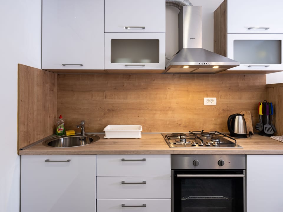 Family Studio Suite | In-room safe, desk, laptop workspace, blackout drapes