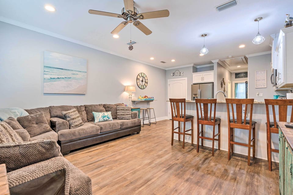 Living Room | Single-Story Unit | Free WiFi | Central A/C & Heating