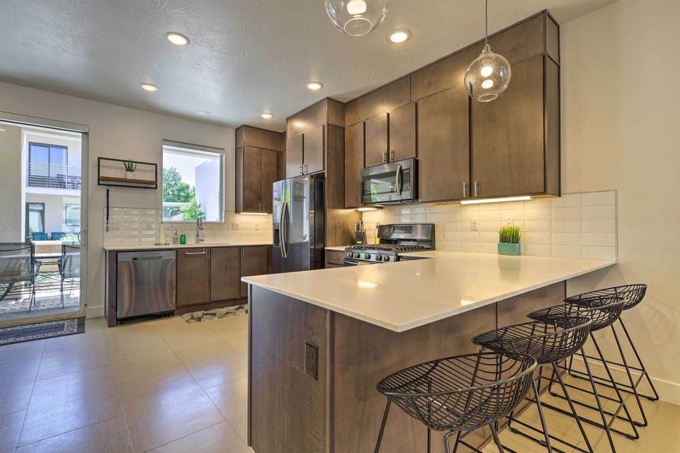 Kitchen | Cooking Basics | Coffee Maker | Paper Towels/Trash Bags Provided