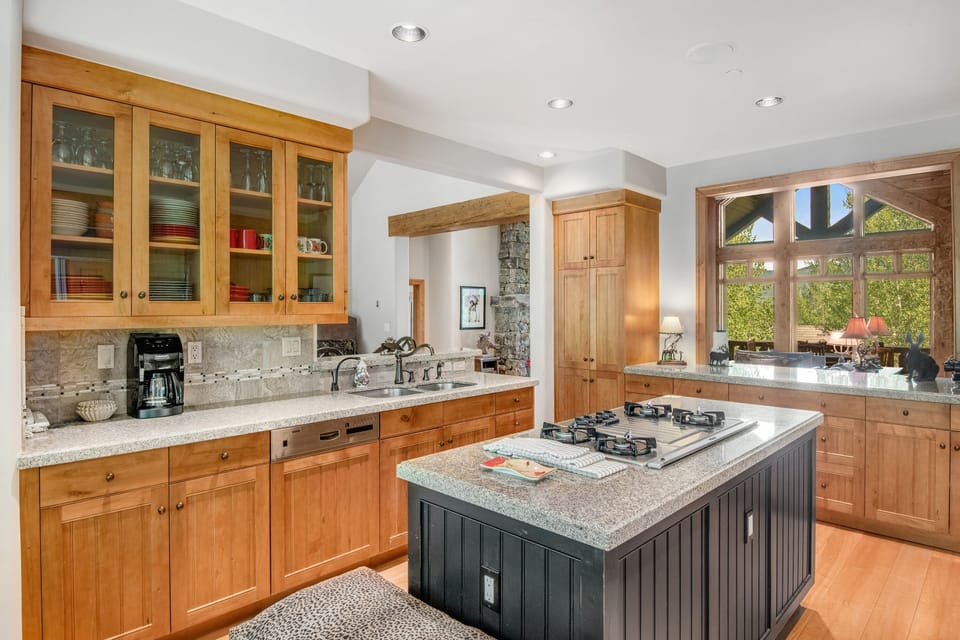 House, 5 Bedrooms | Private kitchen | Fridge, oven, coffee/tea maker, toaster