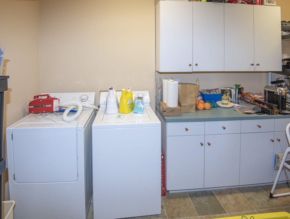 House, 5 Bedrooms | Laundry