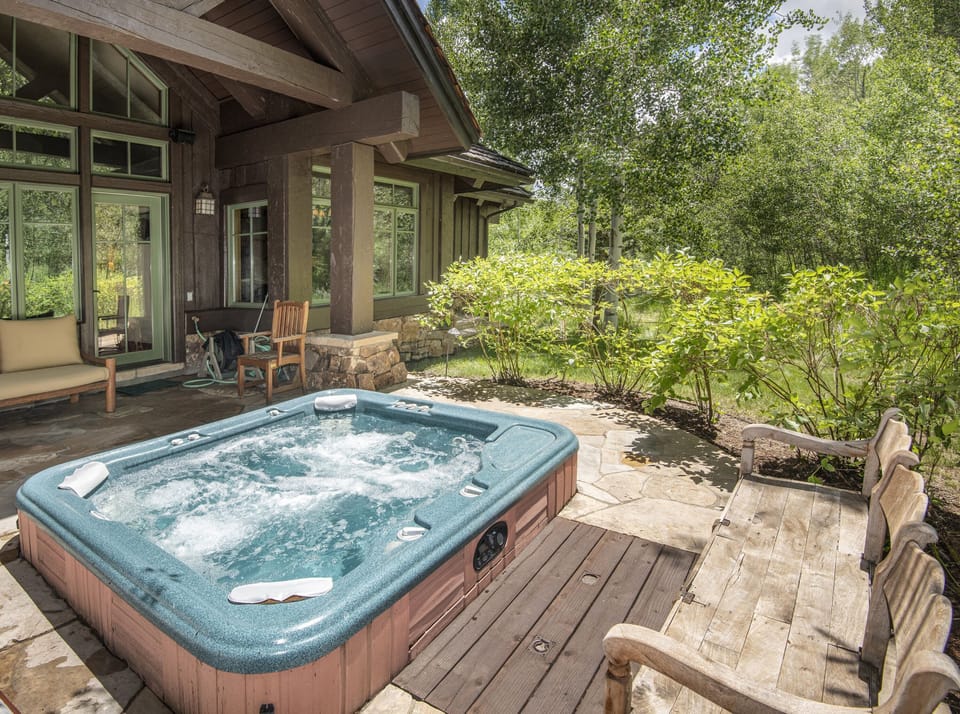 House, 5 Bedrooms | Outdoor spa tub