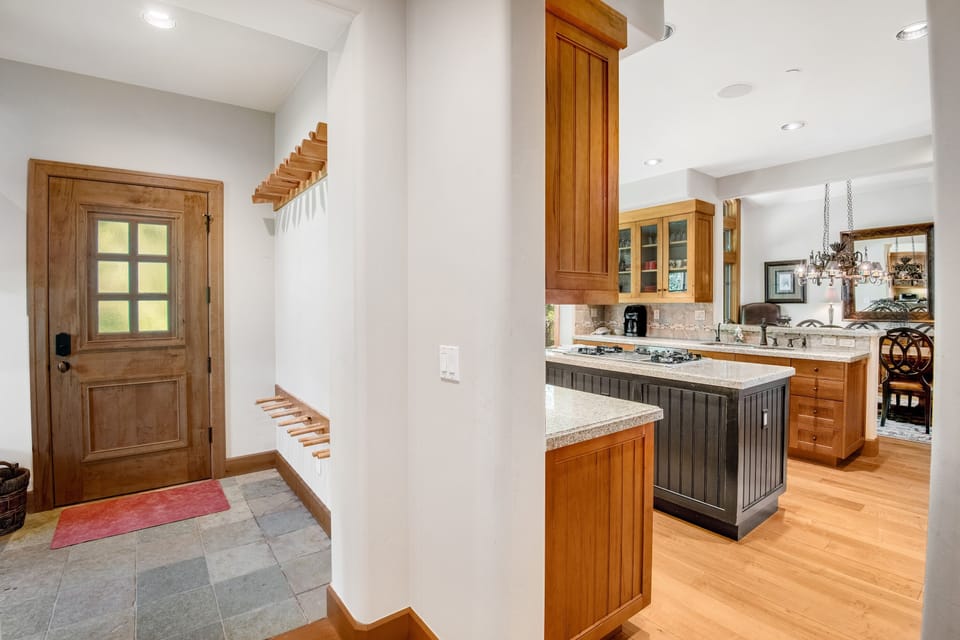 House, 5 Bedrooms | Private kitchen | Fridge, oven, coffee/tea maker, toaster