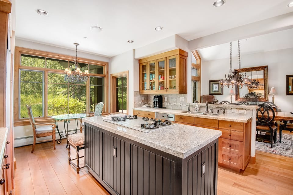 House, 5 Bedrooms | Private kitchen | Fridge, oven, coffee/tea maker, toaster