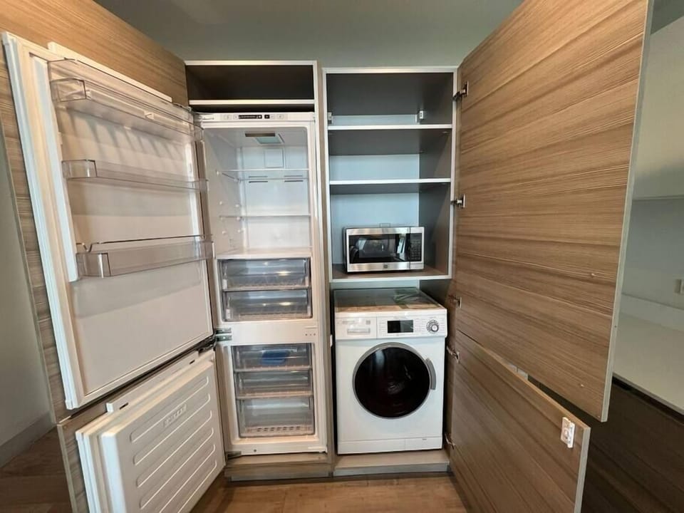Washer- drier in the apartment for a more comfortable stay.
