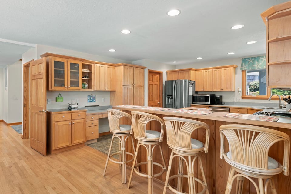 SH58: Blue Oasis | Mid Level Kitchen