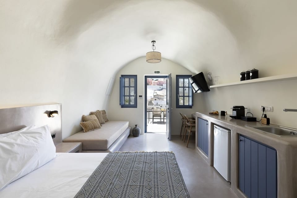 Superior Suite, Hot Tub | In-room safe, individually decorated, individually furnished, desk