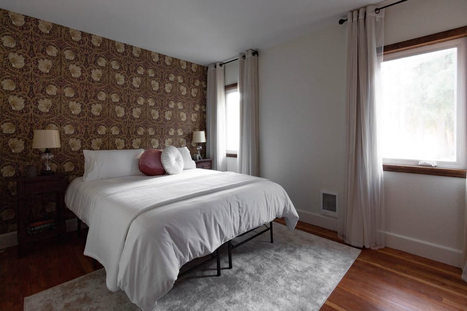 High Rocks Trail Suite