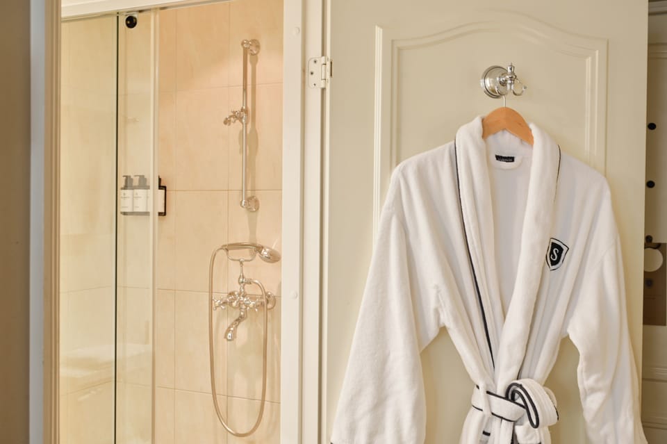 Superior Double Room | Hypo-allergenic bedding, minibar, in-room safe, individually decorated