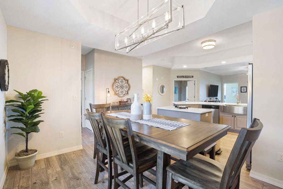 Condo, Multiple Beds, Patio (Majestic View Getaway) | Dining
