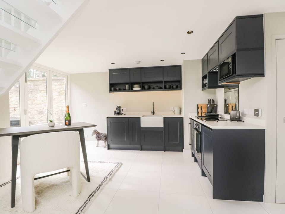 Cottage | Private kitchen | Fridge, dishwasher, electric kettle, toaster