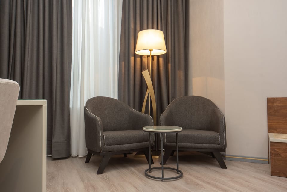 Family Suite, Multiple Beds, Non Smoking | Minibar, in-room safe, desk, laptop workspace