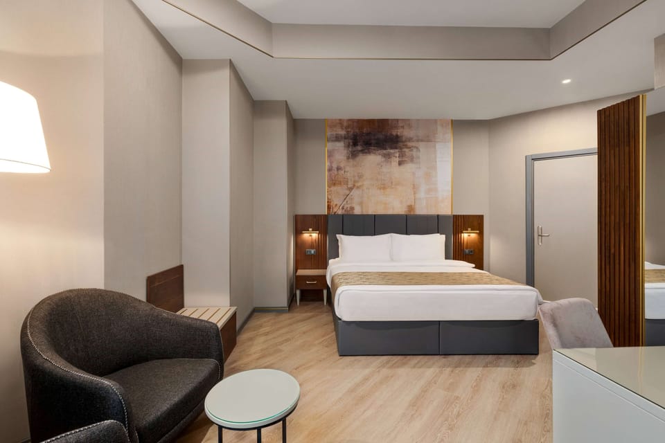 Executive Suite, Multiple Beds, Non Smoking | Minibar, in-room safe, desk, laptop workspace