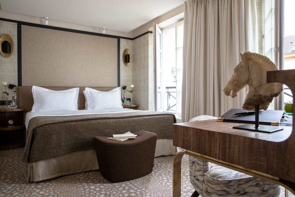 Deluxe Club | Premium bedding, free minibar, in-room safe, individually decorated