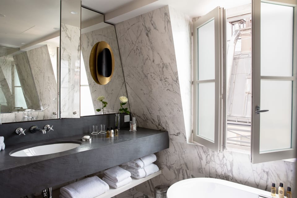 Suite Club With Terrace | Bathroom | Designer toiletries, hair dryer, bathrobes, slippers