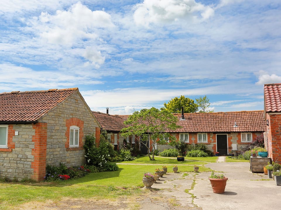 Lovely, single-storey barn conversions | The Snug, The Barn, The Cottage - Midknowle Farm Cottages, South Barrow, near Yeovil