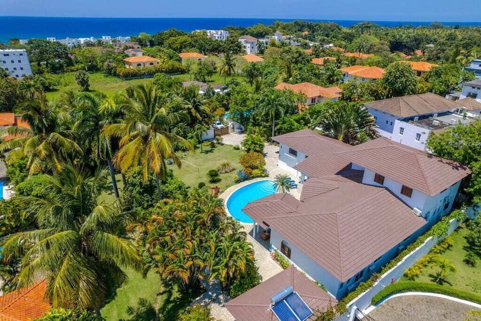 Overview of the gated beach community Play Laguna II