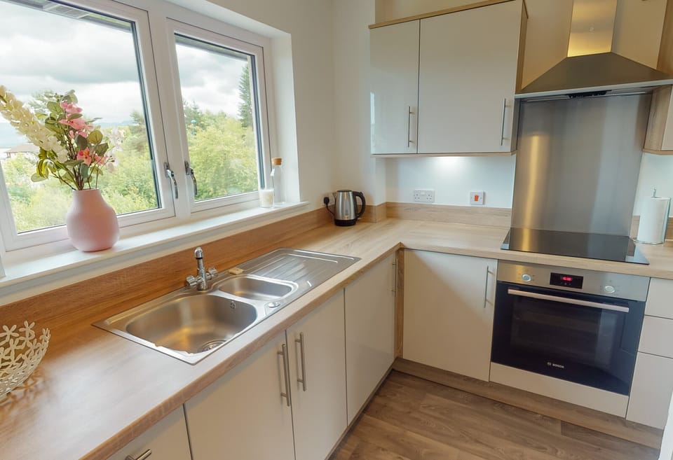 Modern kitchen at 10 Bynack House