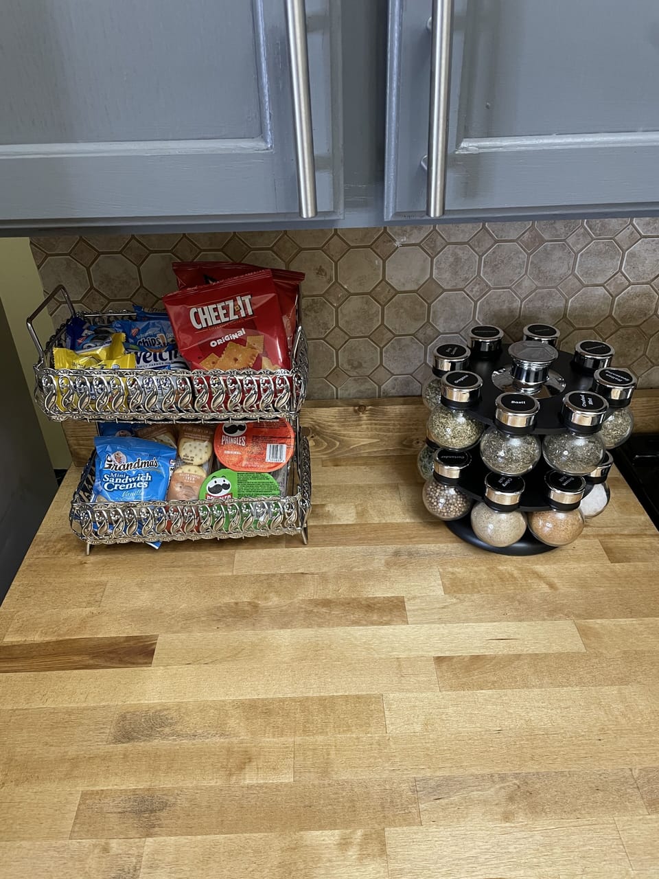Snacks and seasoning area 