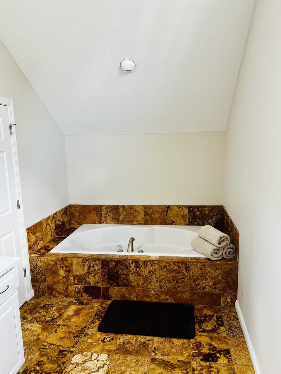 Upstairs bath 2