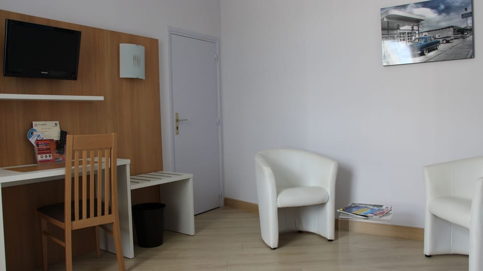 1 bedroom, desk, soundproofing, iron/ironing board