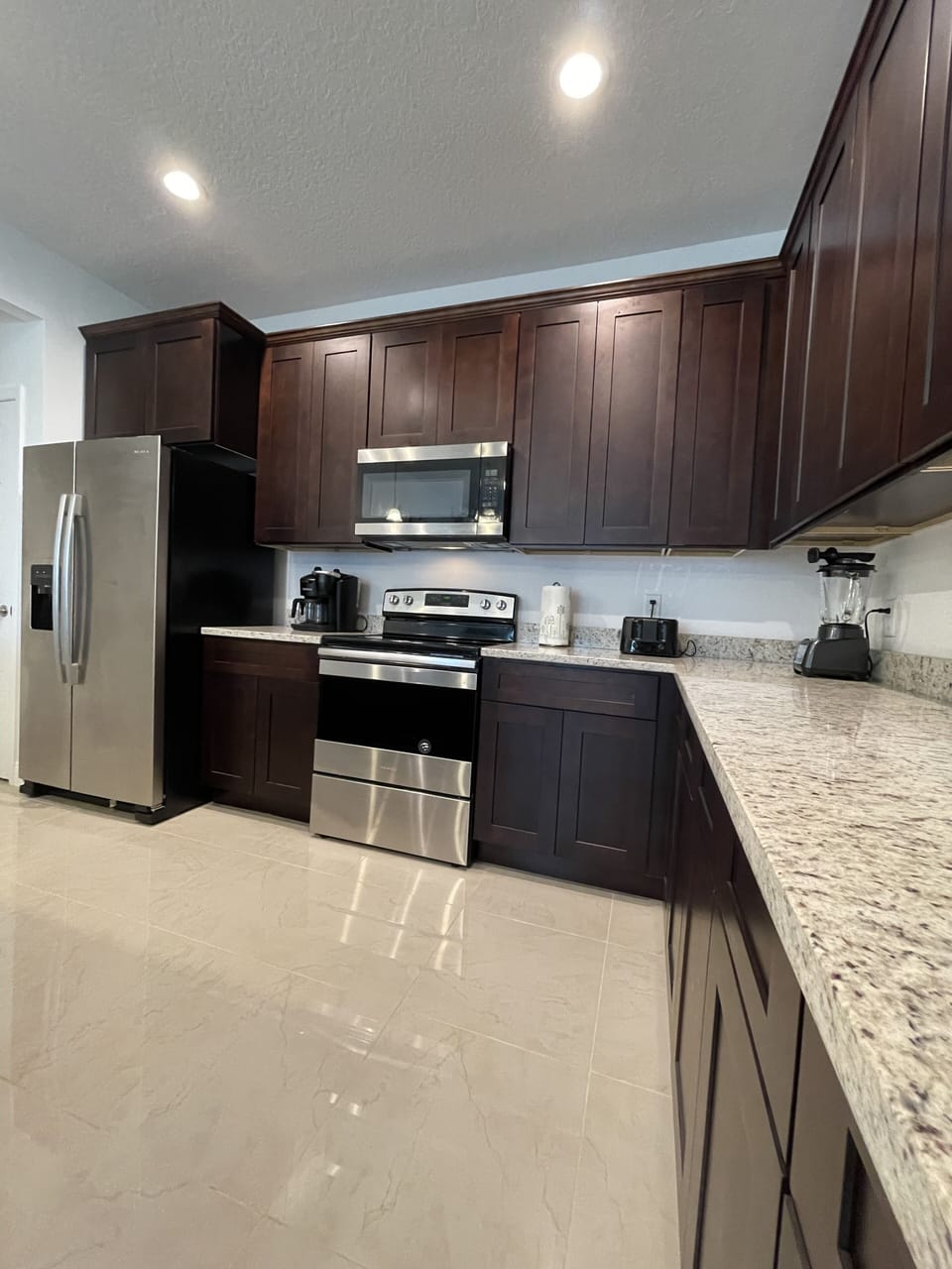 Spotless! Stainless steel appliances.
 Fully equipped kitchen.