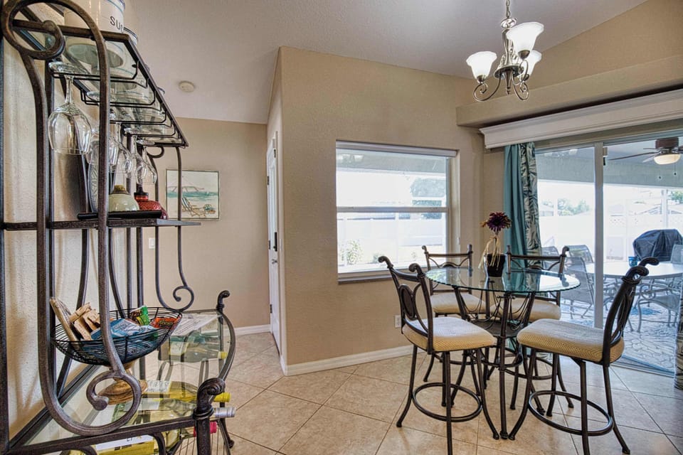 Kitchen Eating Area