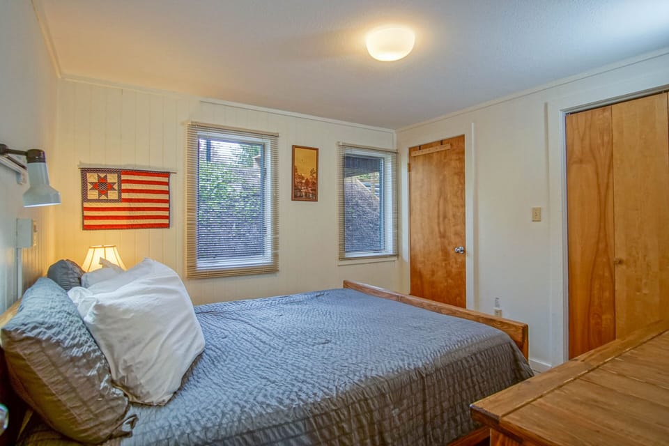 Queen bed in bedroom