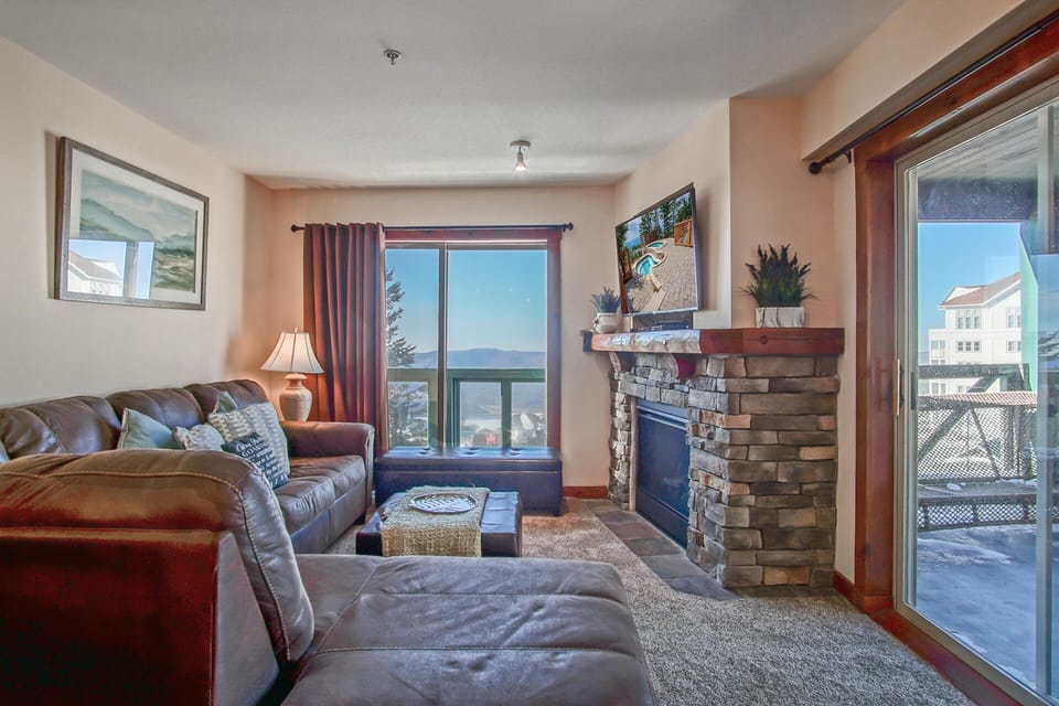 Living room with gas fireplace