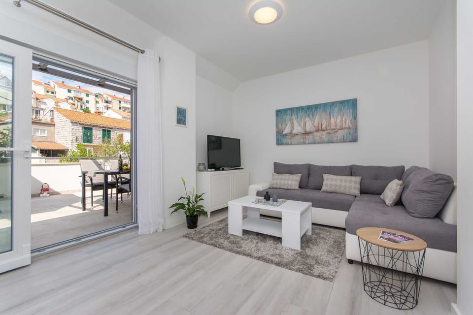 Apartment (One Bedroom Apartment with Terrace) | Living room | TV
