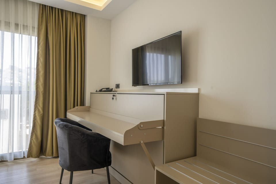 Basic Twin Room | Egyptian cotton sheets, premium bedding, minibar, in-room safe