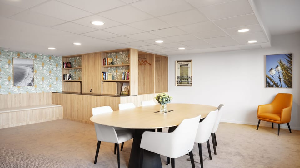 Meeting facility