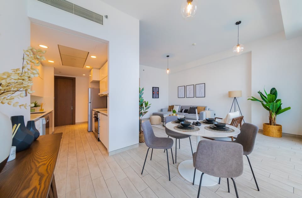 Premium Apartment, 3 Bedrooms, Non Smoking, City View | In-room dining