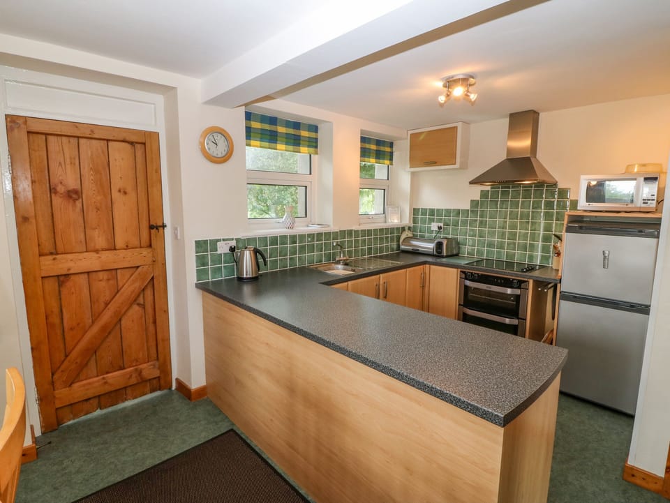 Cottage | Private kitchen | Fridge, dishwasher, electric kettle, toaster