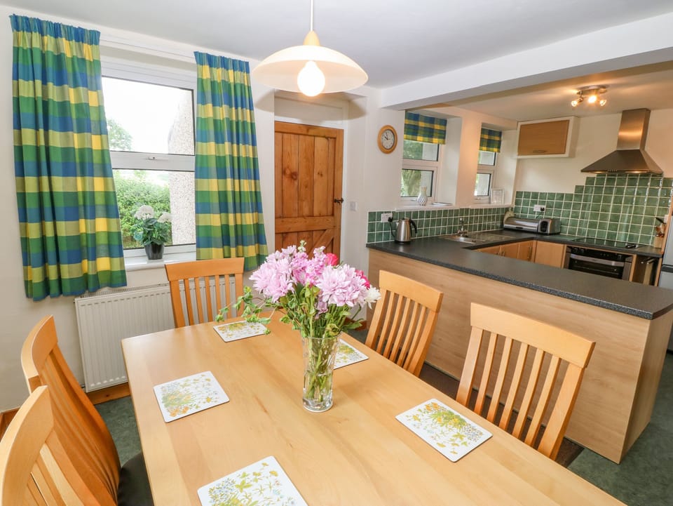 Cottage | Private kitchen | Fridge, dishwasher, electric kettle, toaster