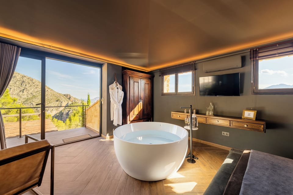 Signature Room | In-room safe, soundproofing, free WiFi, bed sheets