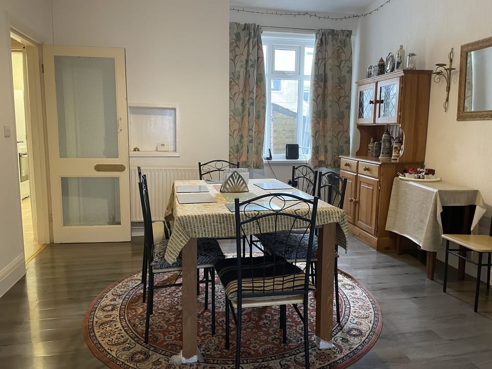 House | Private kitchen | Fridge, microwave, oven, stovetop