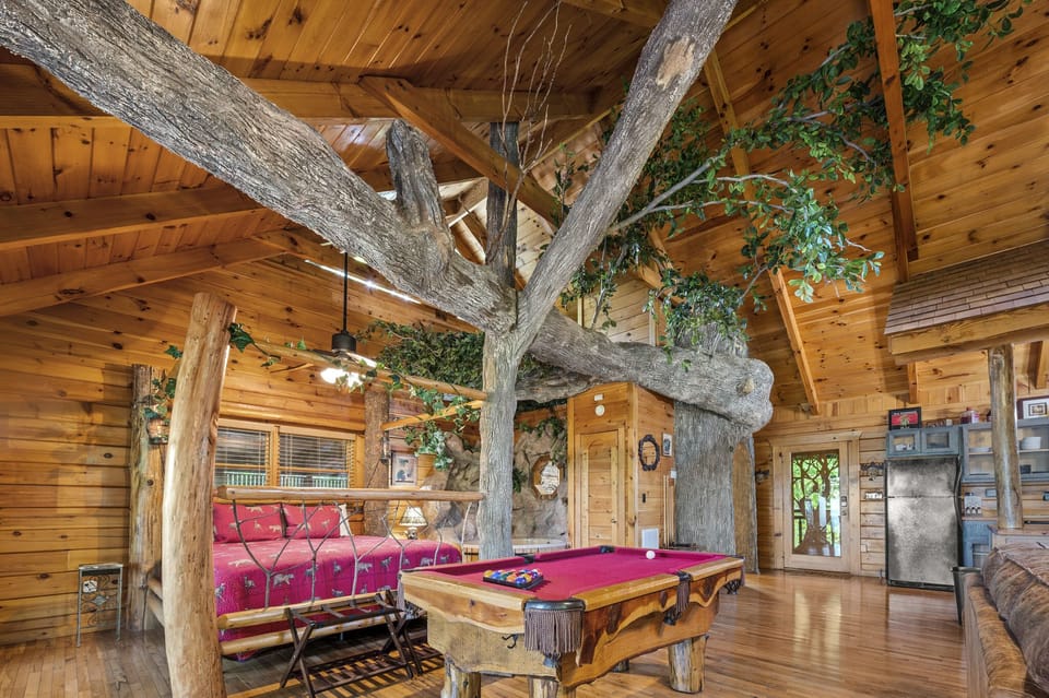 Gatlinburg Enchanted Treehouse Open Area