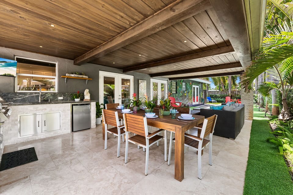 Outdoor dining