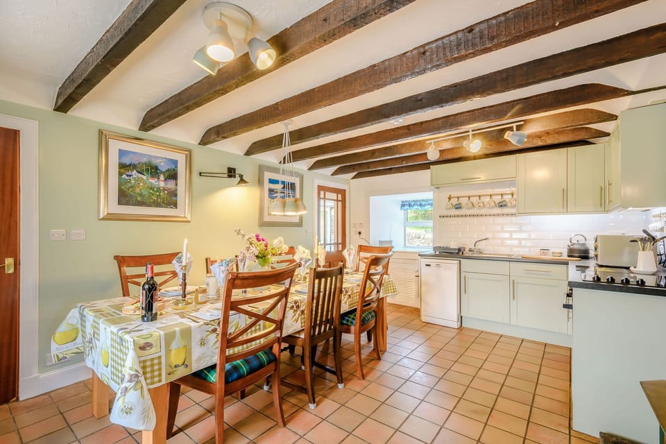 Cottage | Private kitchen | Fridge, electric kettle, toaster, cookware/dishes/utensils