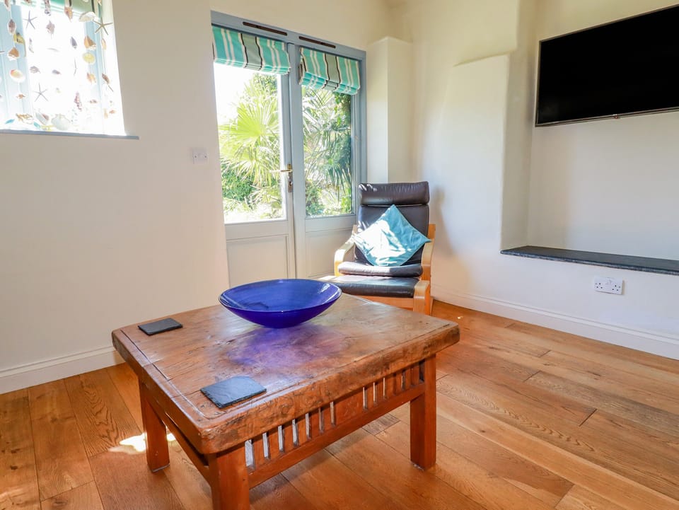 Cottage | Living room | TV