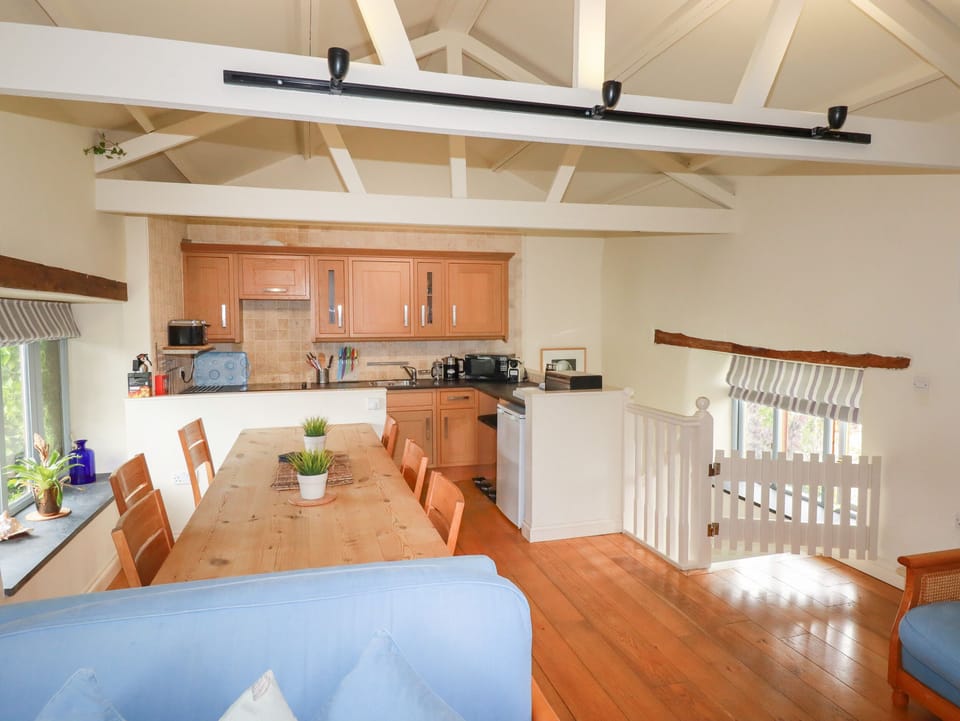 Cottage | Private kitchen | Fridge, dishwasher, electric kettle, toaster