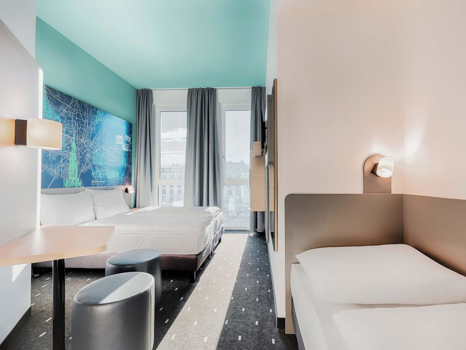 Triple Room, Non Smoking | Desk, soundproofing, free WiFi, bed sheets
