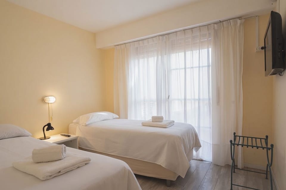 Hypo-allergenic bedding, down comforters, in-room safe, free WiFi