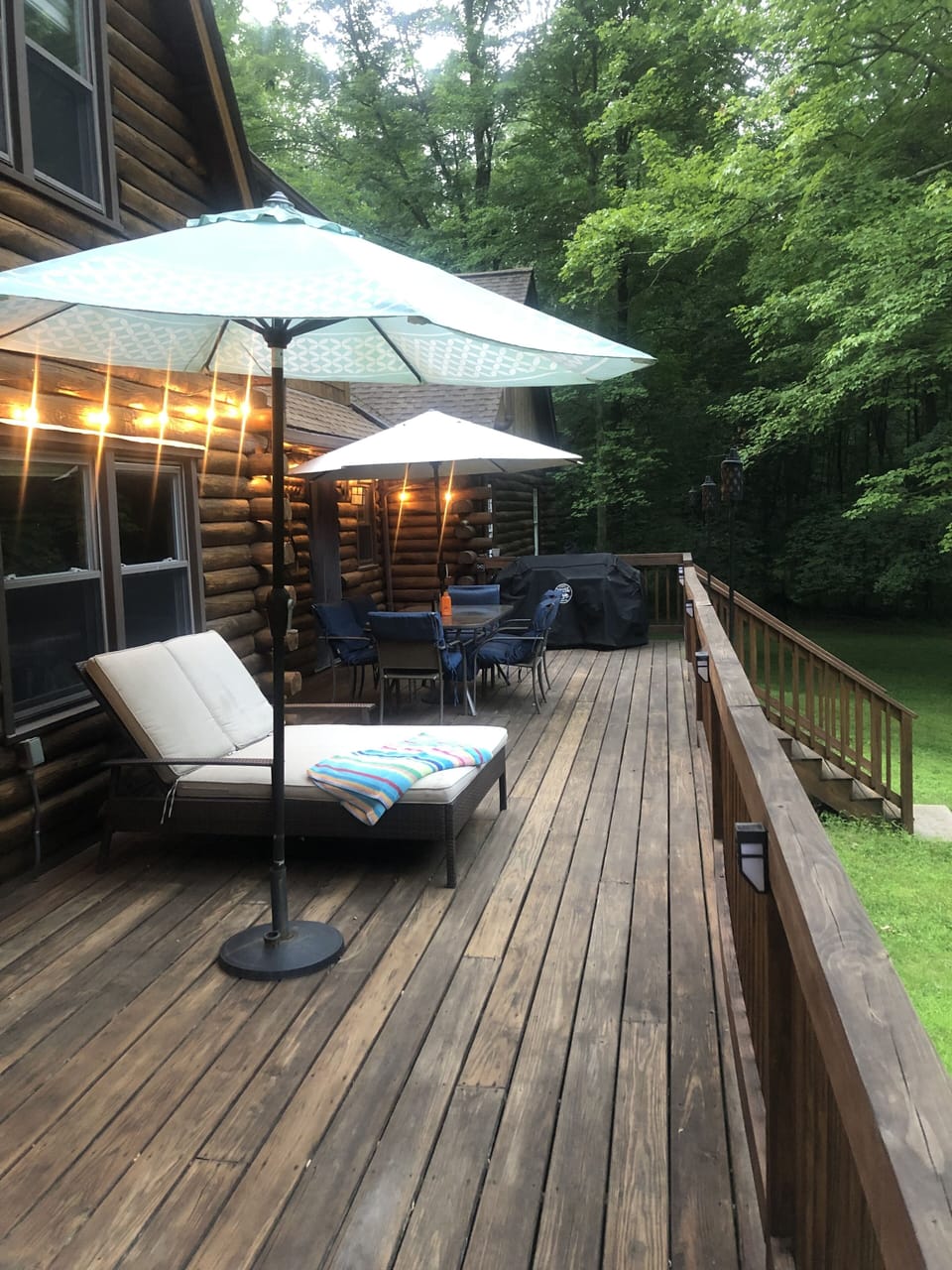 Back deck with BBQ gas/charcoal 