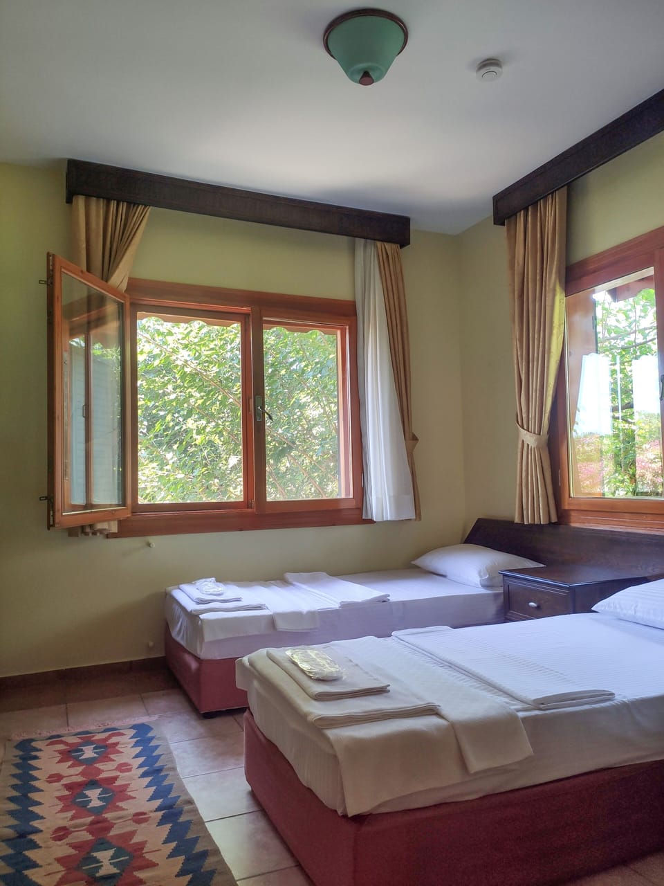 Standard Double Room | Free WiFi, bed sheets