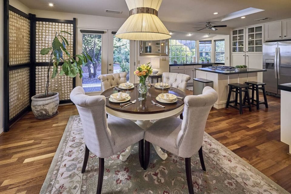 Dining Table seats 4