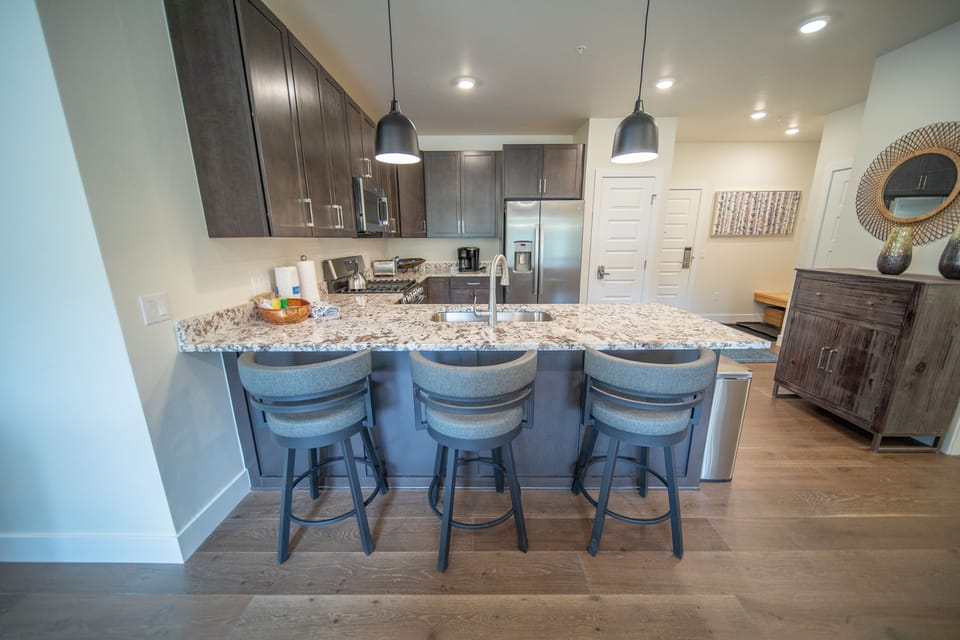 Modern, bright kitchen