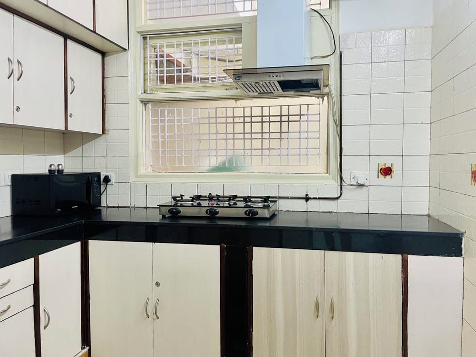 Classic Apartment, 1 Bedroom, Non Smoking | Private kitchen | Fridge, microwave, stovetop, coffee/tea maker