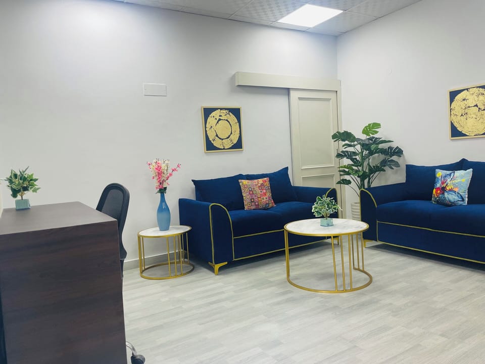 Classic Apartment, 1 Bedroom, Non Smoking | Living area | 32-inch LED TV with cable channels